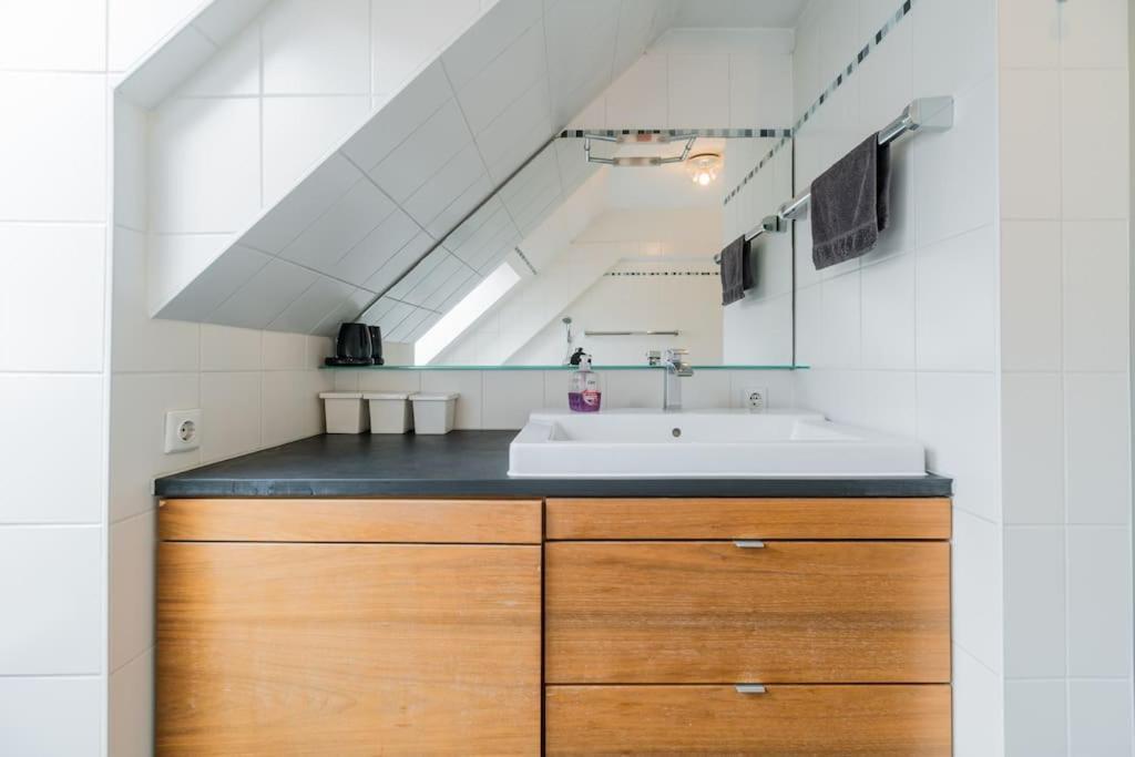 Ruhige Dachwohnung Mit Terrasse Berlin Mitte - Spacious Modern Rooftop Loft In Berlin Mitte Esterno foto